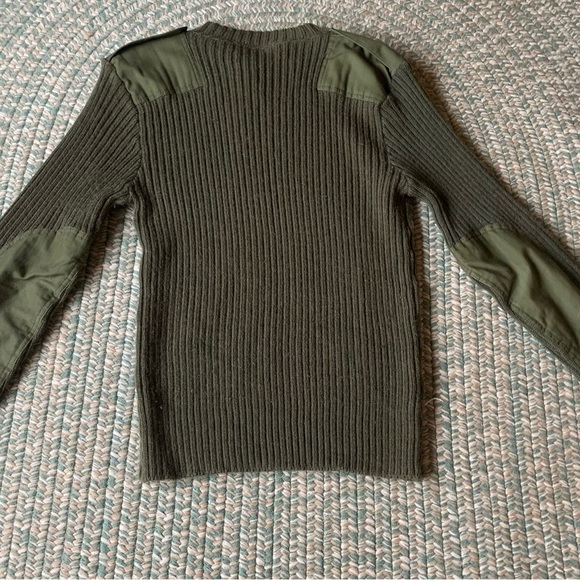 Green Army Surplus Sweater Size Medium To Large - Picture 2 of 7